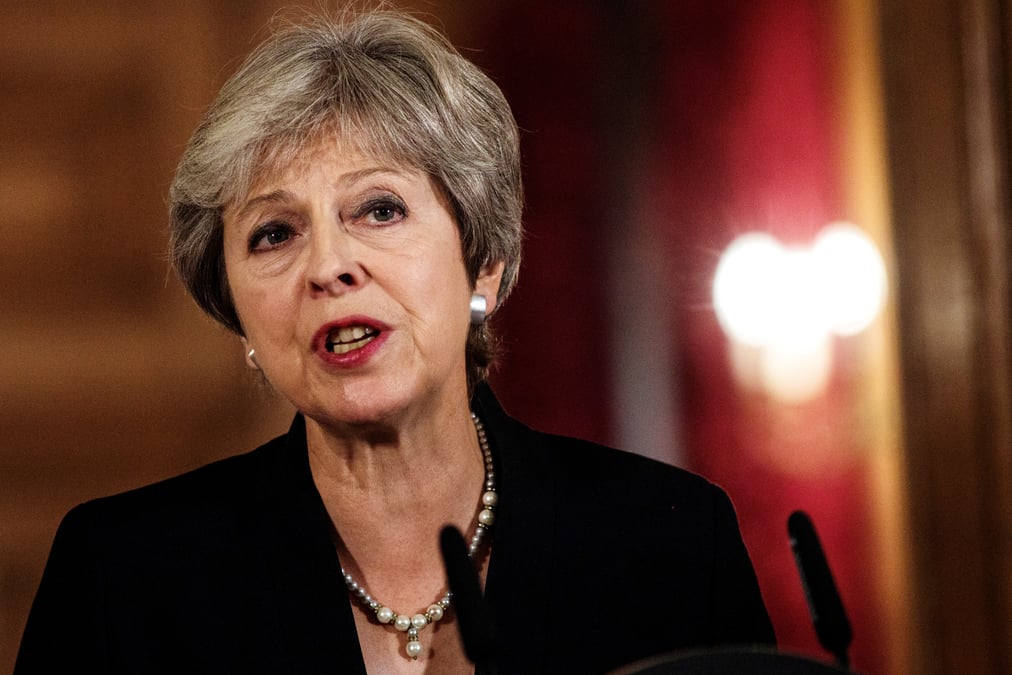 Londres dement les rumeurs de legislatives anticipees, corbyn pret a soutenir un second referendum