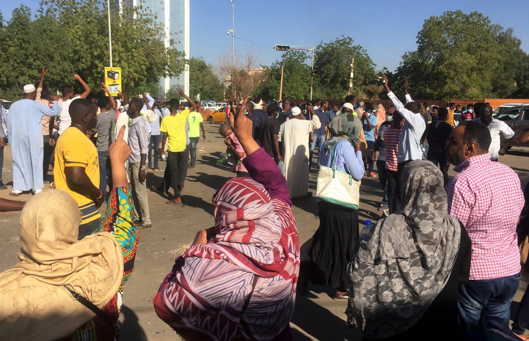 Les forces de securite soudanaises tentent de disperser le sit-in a khartoum