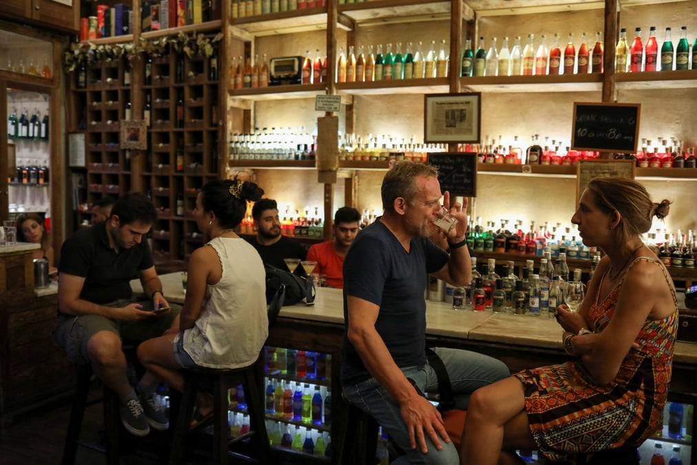La grece va fermer bars et restaurants des le 3 novembre