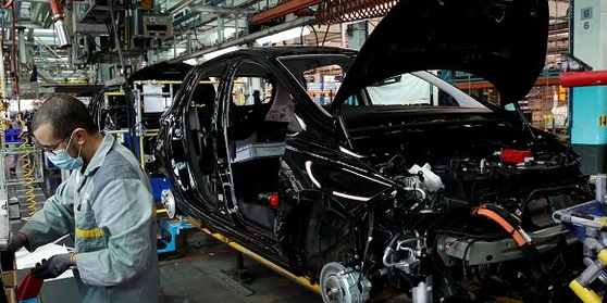 Seule bonne nouvelle pour l'industrie allemande : le rétablissement du secteur automobile, qui a connu en août une forte croissance à +37% sur un an.