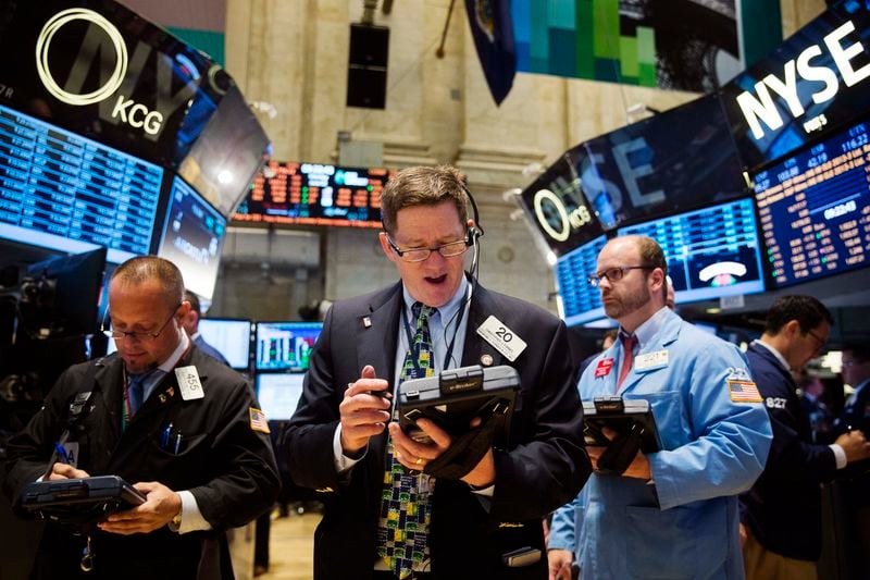 Wall Street ouvre en léger recul après ses records
