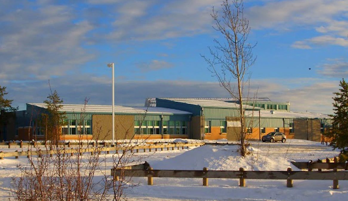 Une fusillade dans une ecole au canada fait cinq morts