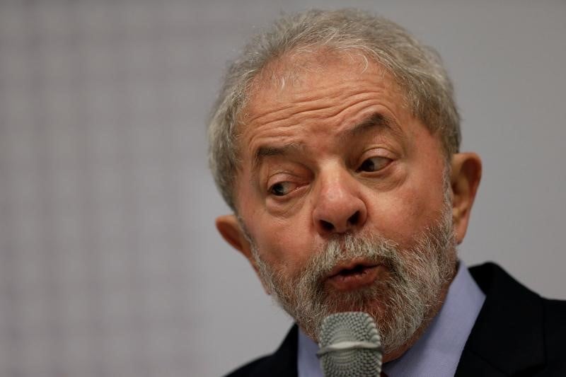 Malgre les affaires, lula reste populaire au bresil