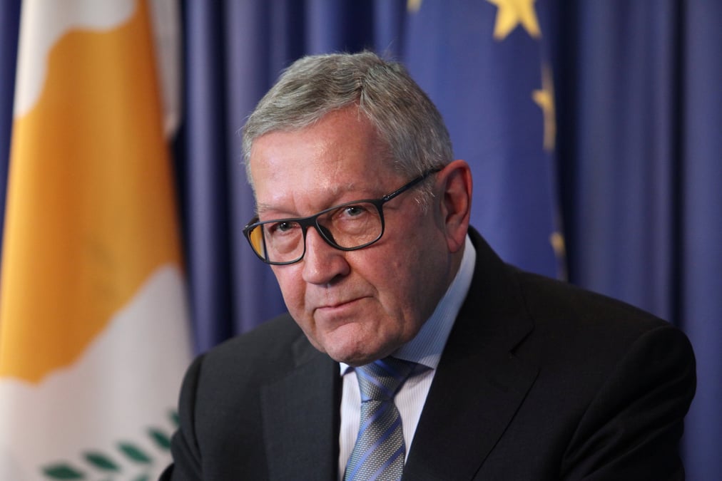 La grece aura peut-etre besoin de moins de fonds que prevu, declare regling