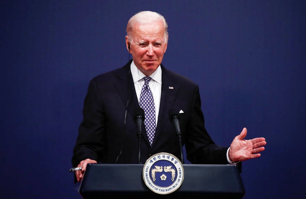 Biden promulgue la loi sur une aide americaine de 40 milliards de dollars a l'ukraine