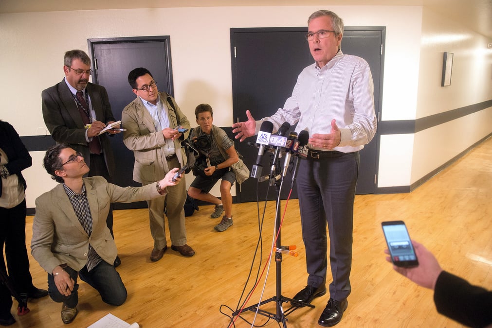 Jeb bush annonce sa candidature a l'investiture republicaine avant de se reprendre