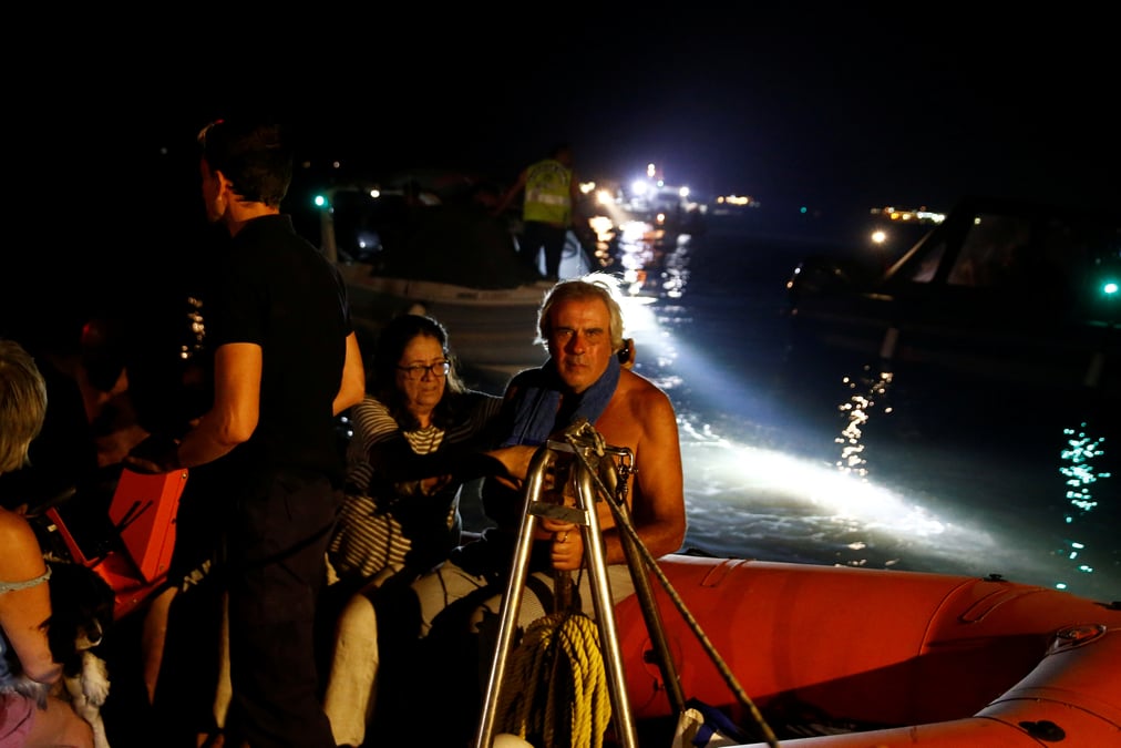 Apres les incendies de mati, les chefs de la police et des pompiers grecs limoges