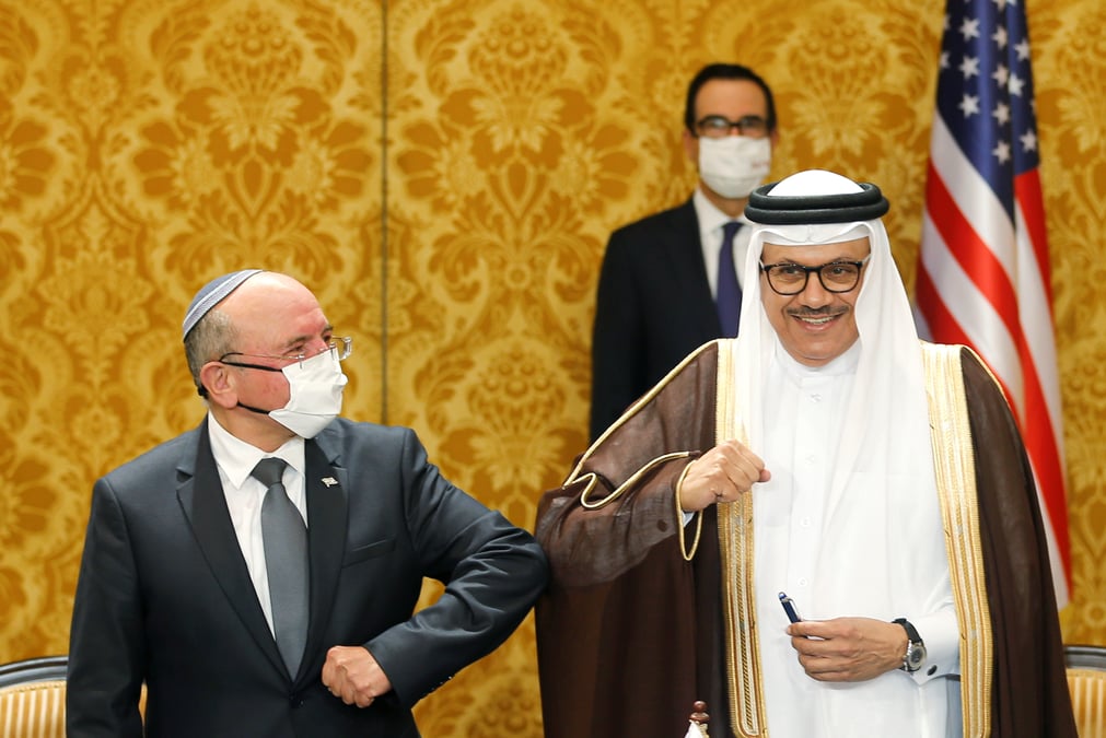Israel et bahrein formalisent officiellement des liens diplomatiques