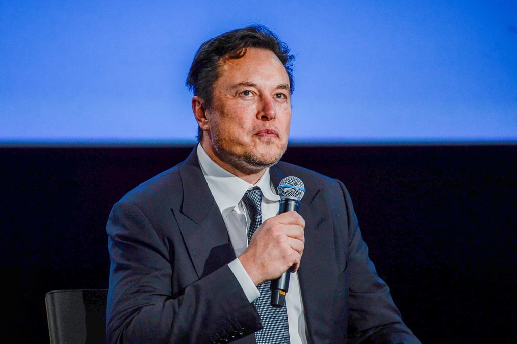 Tesla: musk vise la fin de l'annee pour des voitures electriques 100% autonomes