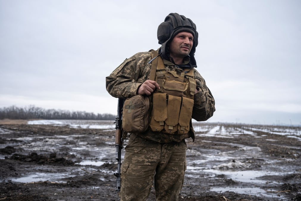L'attaque de la russie contre l'ukraine se poursuit pres de la ville de bakhmut, situee sur la ligne de front