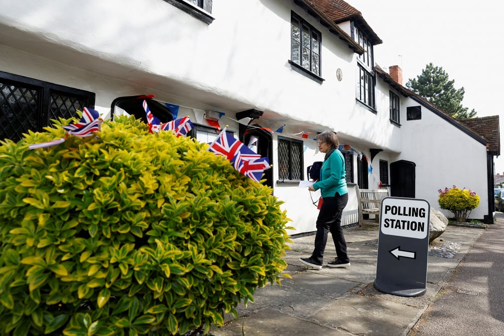 Les gens participent aux elections locales a royston