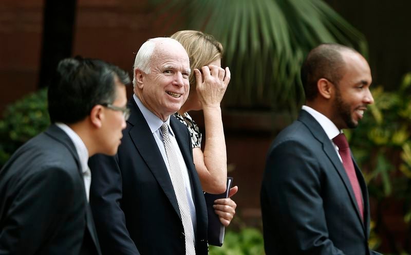Une affaire d'espionnage perturbe la visite de McCain en Inde