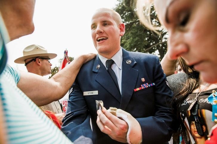 Le "heros" du thalys spencer stone decore de la "purple heart"