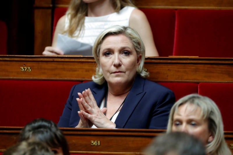 Le pen confrontee a la "quadrature du cercle" sur l'euro