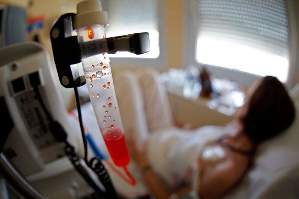 Chimiothérapie, dialyse, sang, perfusion, cancer du sein, hôpital, santé, soins, sécurité sociale, médecin, patient, maladie