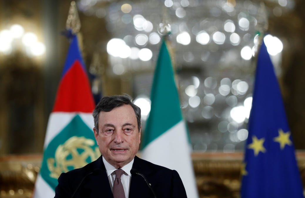 Draghi prend la tete d'un gouvernement elargi en italie