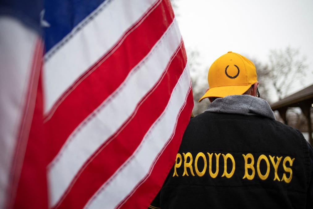 Etats-unis: les proud boys et les oath keepers poursuivis apres l'attaque du capitole