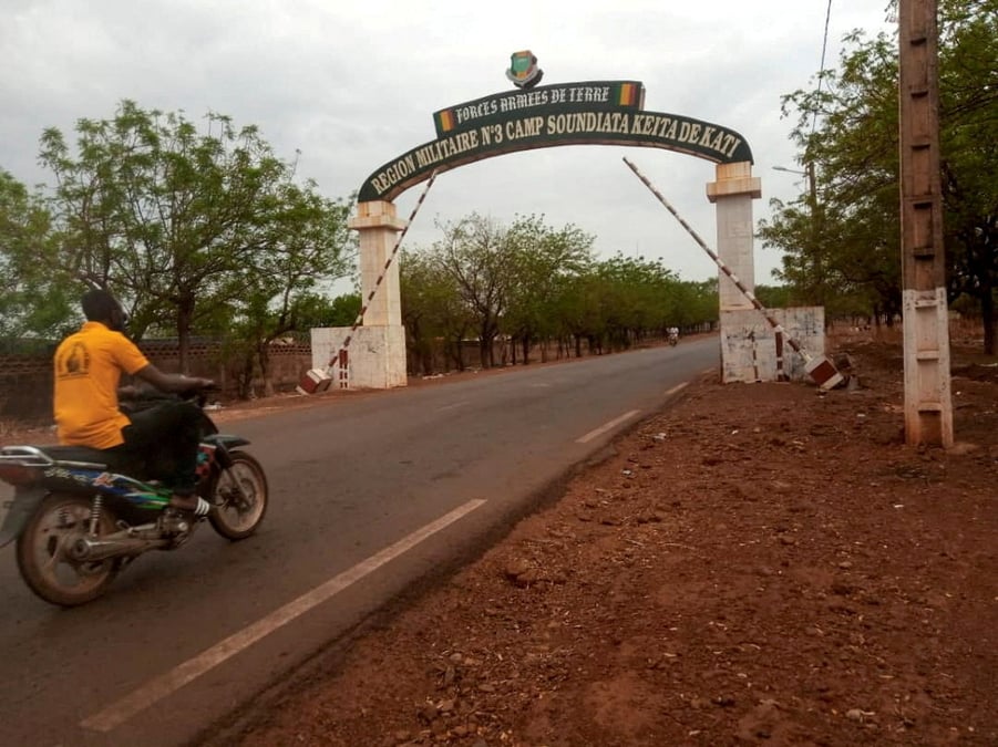 Mali: des coups de feu entendus sur une base militaire pres de bamako