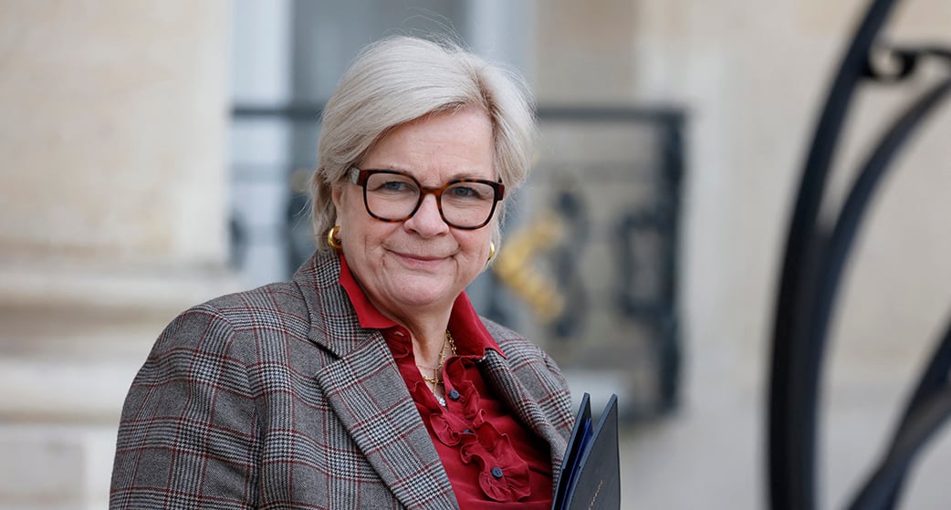 Catherine Vautrin, ministre du Travail, de la Santé, des Solidarités et des Familles de France, sur le perron de l’Élysée mercredi 19 février 2025 à la sortie du conseil des ministres.
