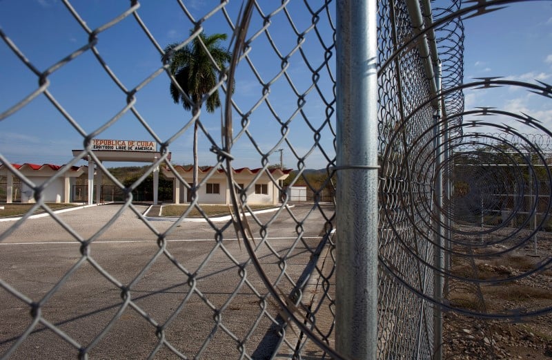 Dix detenus de guantanamo devraient etre transferes jeudi au moyen-orient