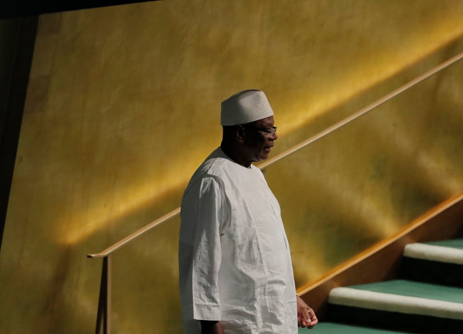 Le president malien visite le village dogon ou a eu lieu un massacre