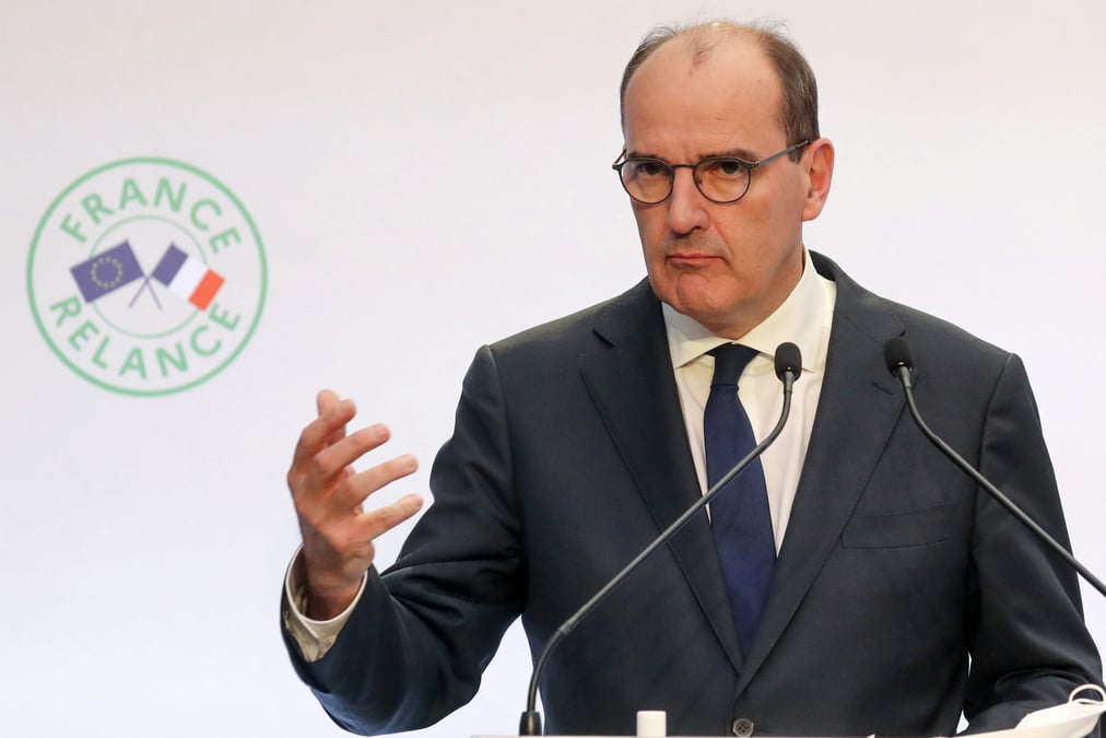 L'etat suit "de pres" le projet veolia-suez, dit castex