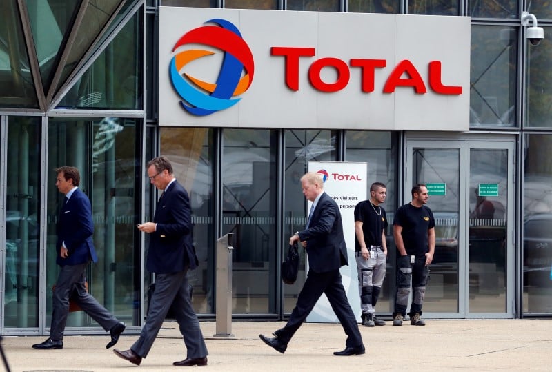 Total, plus forte baisse du cac 40 a la mi-seance