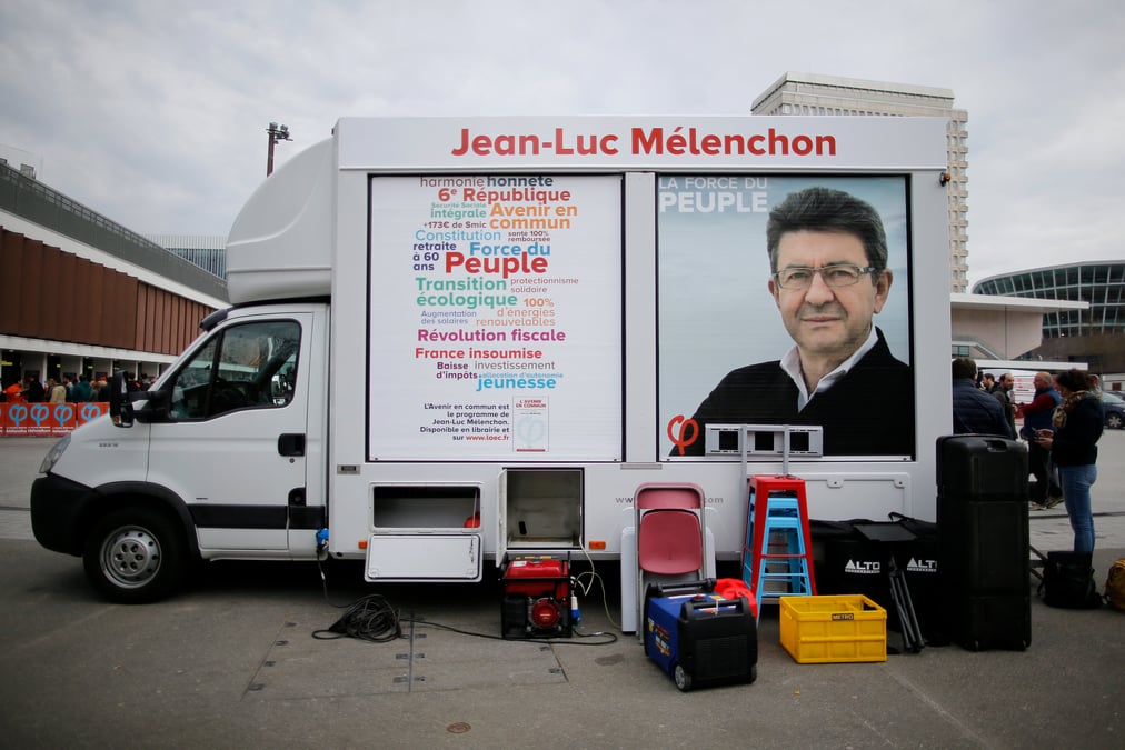 Melenchon se voit en "figure rassurante" pour les francais