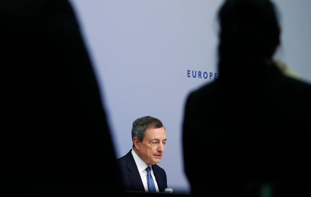 Draghi previent le conseil europeen que la croissance ralentit
