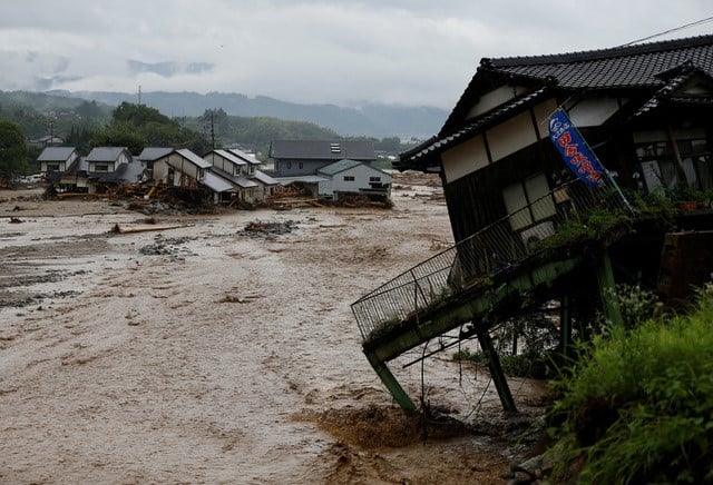 Onze morts et 14 disparus au japon apres de fortes pluies