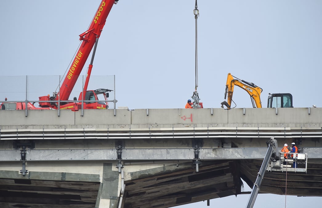 Debut des travaux de demolition du pont morandi de genes