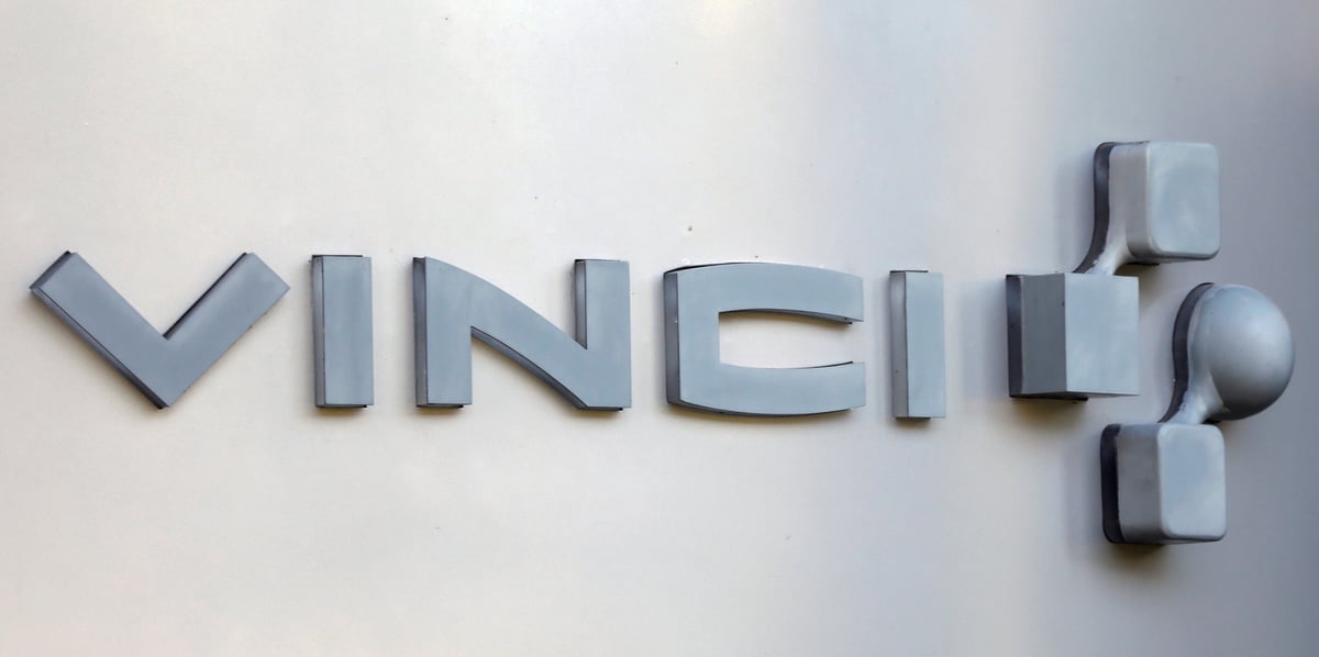 Le logo de vinci est photographie au siege de la societe a rueil-malmaison pres de paris