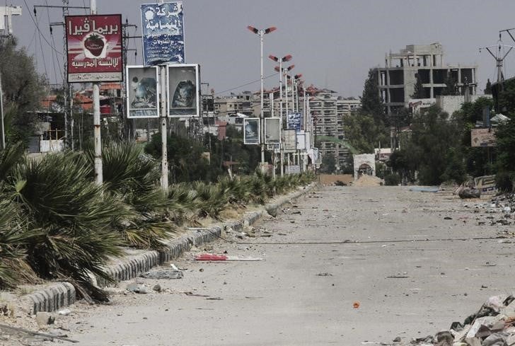 Premier convoi d'aide pour la ville syrienne d'harasta assiegee depuis 4 ans