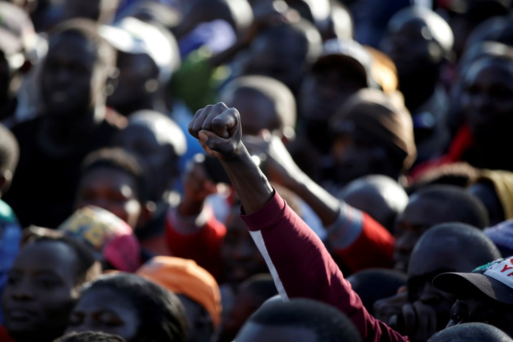 La police kenyane tire en l'air contre des opposants a nairobi