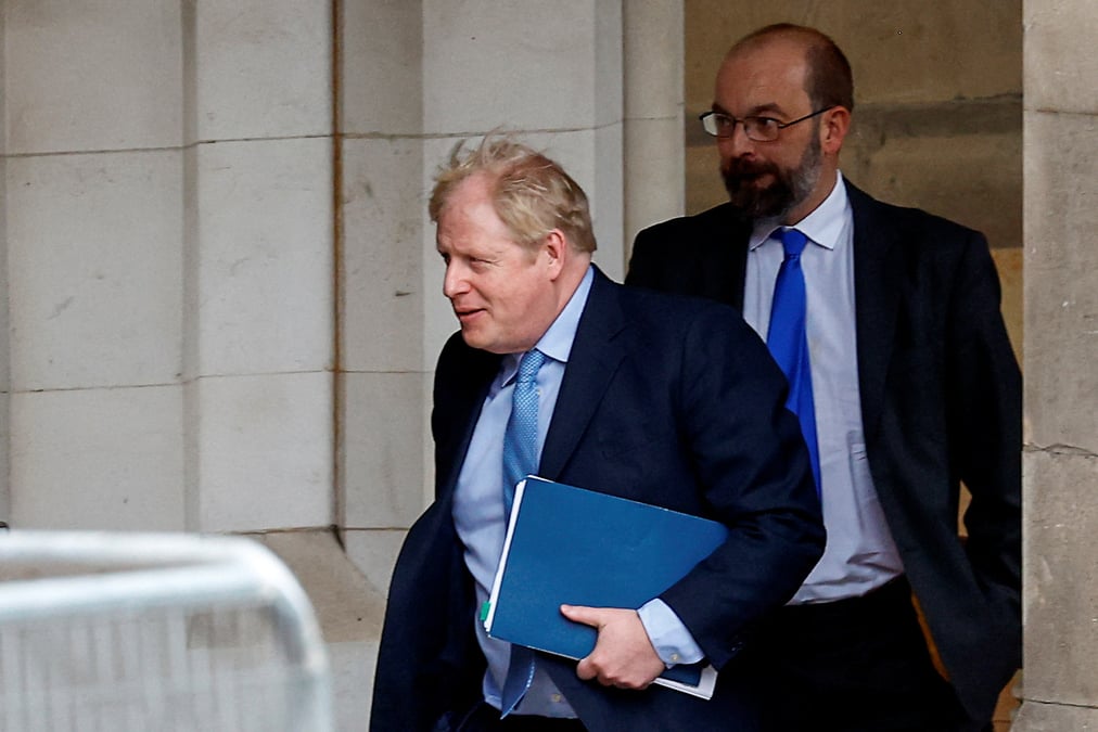 L'ancien premier ministre britannique johnson se rend au parlement a londres