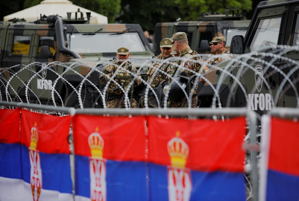 Photo de membres de la force pour le kosovo (kfor)