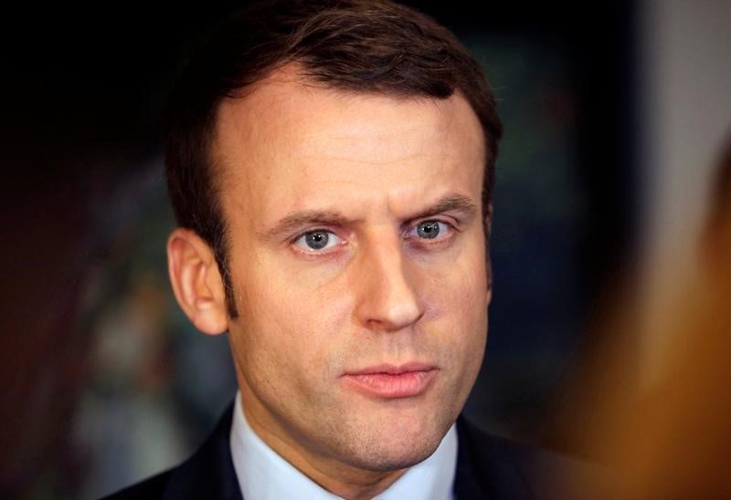 Macron se montrera "assez dur" avec londres sur le brexit