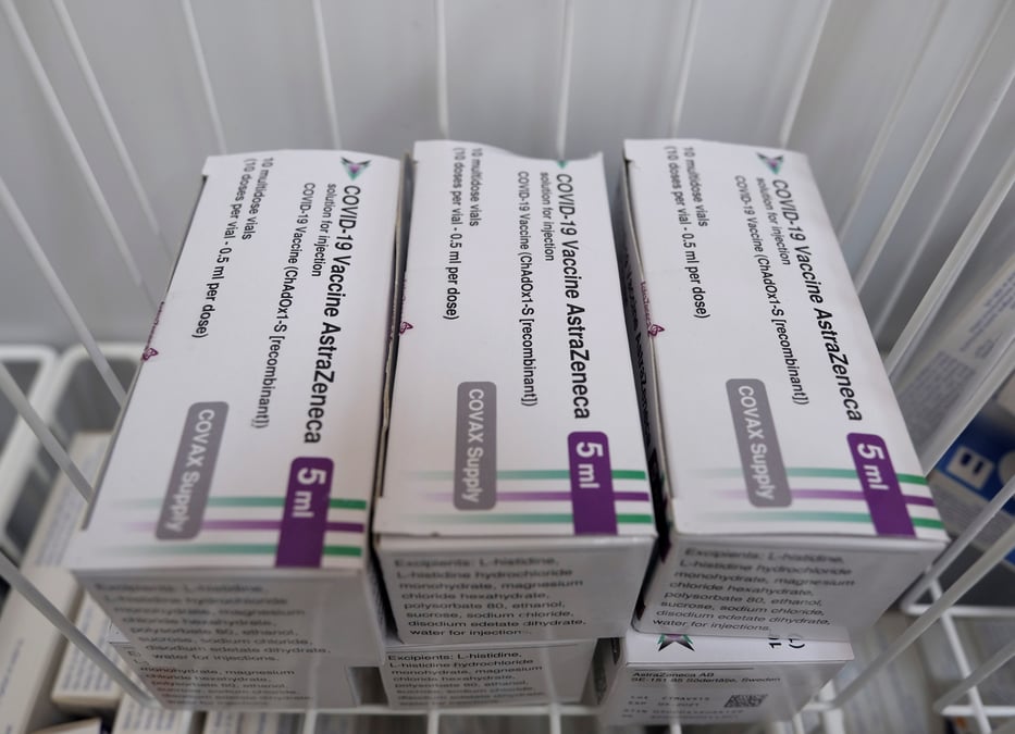 La france va donner 100.000 doses de vaccin astrazeneca aux pays pauvres