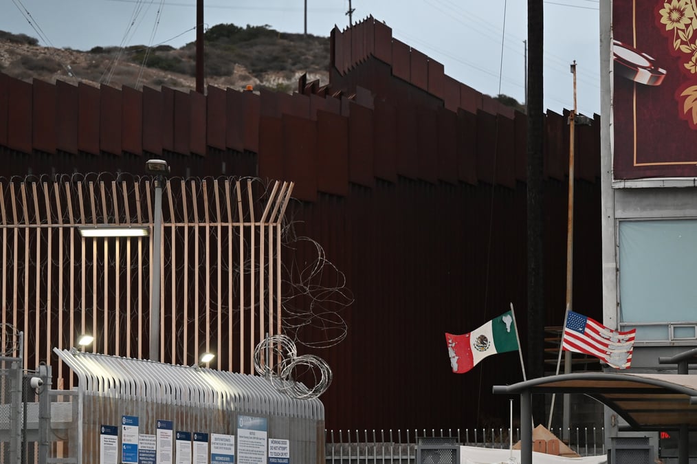 Tijuana, en Basse-Californie, au Mexique, le jeudi 6 février 2025. À la frontière sud entre les États-Unis et le Mexique, 10 000 soldats de la Garde nationale mexicaine doivent arriver à la frontière américaine, dans le cadre d'un accord avec le président américain Donald Trump pour arrêter le flux migratoire et les drogues comme le fentanyl.