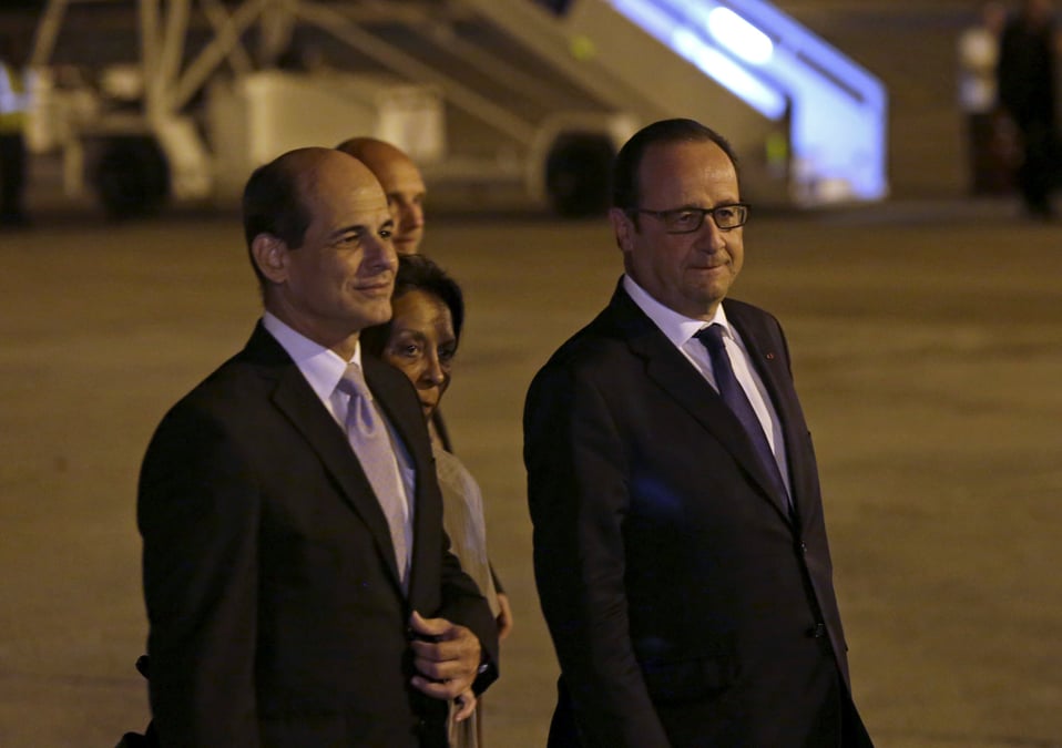 Francois hollande, premier chef d'etat occidental a cuba