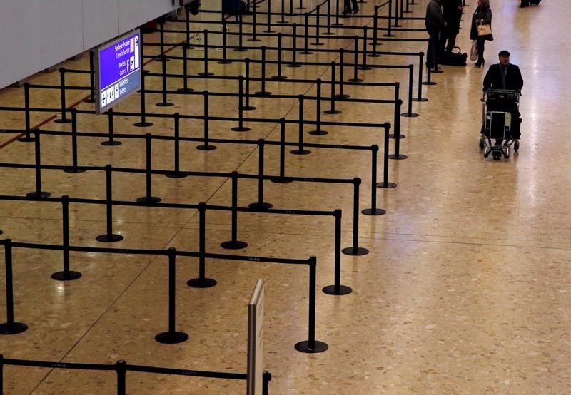 L'aeroport de geneve ferme a cause des intemperies
