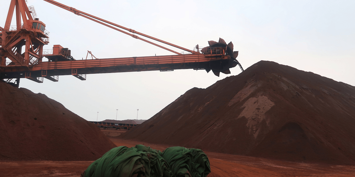 Stock de minerai de fer dans le port chinois de Dalian.