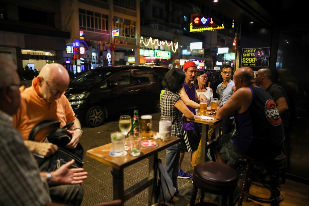 Coronavirus: hong kong rouvre les plages et assouplit certaines restrictions