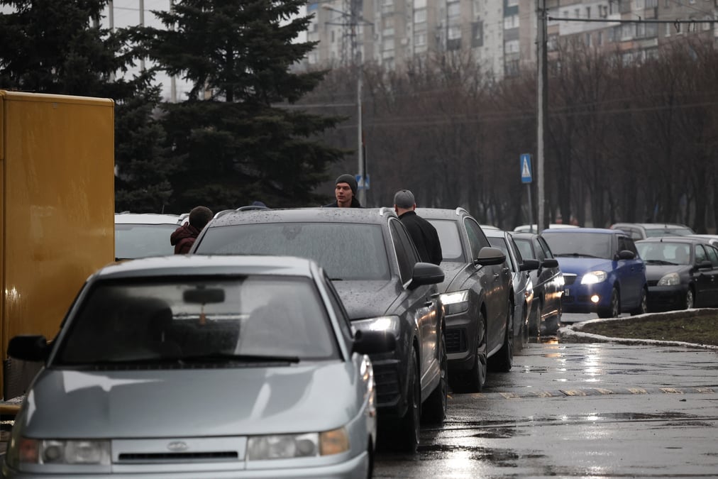 Ukraine: des civils pris au piege a marioupol, les combats empechent les evacuations