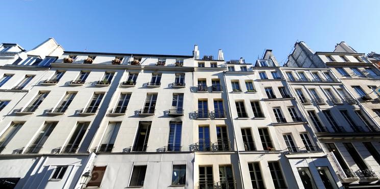 Pour les locataires, les loyers mensuels non-conformes dépassent en moyenne de près de 2.400 euros à l'année et même de plus de 3.000 euros à l'année à Paris.