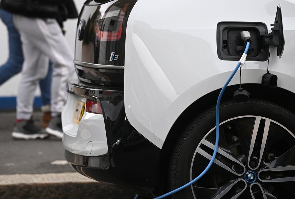 Les bornes très rapides ont une puissance d'au moins 100 kilowatts (kW), bien supérieure à celle des équipements domestiques (de 3,7 à 22 kW).
