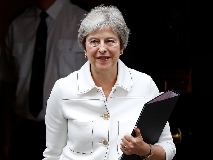 La frontiere irlandaise ne doit pas empecher un accord, dit may