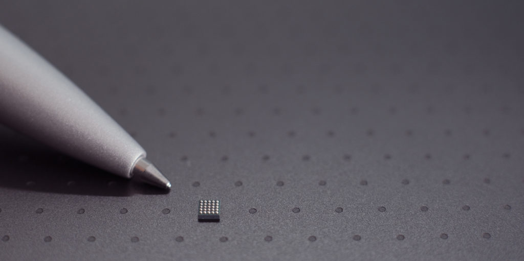 Remedee Labs, issue d'un centre de recherche, est parvenue à miniaturiser à l'extrême, sous la forme d'une puce minuscule, une technologie anti-douleur.