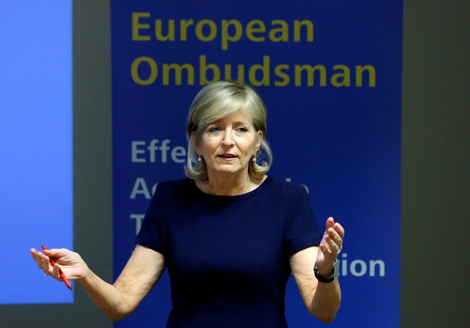 La mediatrice de l'ue critique un contrat attribue a blackrock par la commission