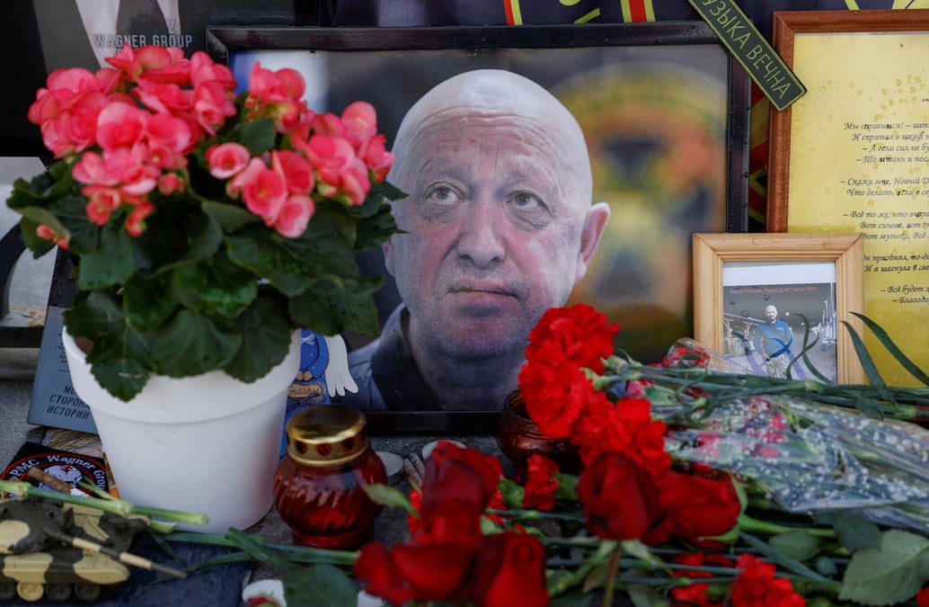 Les gens marquent 40 jours depuis la mort d'evgueni prigojine